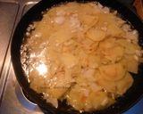 Foto langkah ke 3 dari resep Tortilla Española/Tortilla de Patatas (Omelet Spanyol/Spanish Omelette).