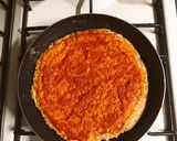 Foto del paso 5 de la receta: Pizza Margarita a base de avena y zucchini con queso de almendras y albahaca fresca