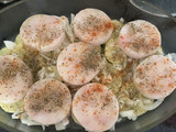 Merluza con patatas y caldo al horno