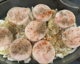 Foto del paso 3 de la receta: Merluza con patatas y caldo al horno