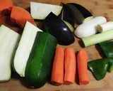Foto del paso 2 de la receta: Cous cous marroquí de pollo y verduras 🐔🍆🫑🥕