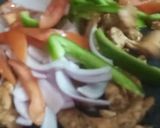 A picture of step 3 of Chicken fajita pizza.