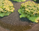 Foto del paso 4 de la receta: Tortitas de calabacín rellenas de mozarella