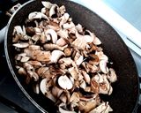 Foto del paso 1 de la receta: Ensalada de pera y champiñones