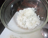 Foto del paso 4 de la receta: Ensalada de arroz con atún, pimiento, langostinos y huevo duro