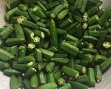 A picture of step 5 of Chatpata Masala Bhindi.