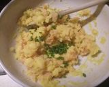 A picture of step 2 of Salmon, saffron and vegetable pie.