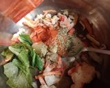 Foto del paso 3 de la receta: Consomé de cabezas de pescado