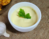 Foto del paso 3 de la receta: 🧄🥚 Mayonesa de ajo a base de huevo duro 🥚🧄