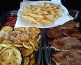 Foto del paso 6 de la receta: Bistec de ternera añojo con verduras salteadas y patatas fritas