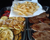 Foto del paso 6 de la receta: Bistec de ternera añojo con verduras salteadas y patatas fritas