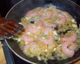 Foto del paso 2 de la receta: Espinacas con queso de Cabrales y gambas