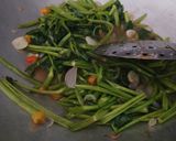 Foto langkah ke 4 dari resep Tumis kangkung.