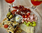 Foto del paso 7 de la receta: Cena italiana: Focaccia y tabla antipasti con Aperol