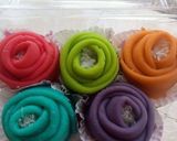 Foto langkah ke 5 dari resep Dadar gulung bunga mawar warna warni.