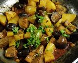 वांगे बटाटा सुकी भाजी (vange batata suki bhaji recipe in marathi) रेसिपी स्टेप 3 फोटो 