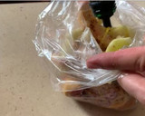 Foto del paso 5 de la receta: Jamoncitos de pollo con manzana (En bolsa de asar al horno)