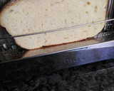 Foto del paso 4 de la receta: Tostas gratinadas de salmón ahumado