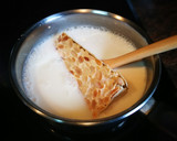 Foto del paso 4 de la receta: Flan de turrón con almendras al ness