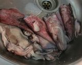 Foto del paso 1 de la receta Calamares confitados en Aceite de oliva virgen extra