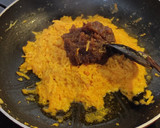 A picture of step 4 of Dates Halwa.