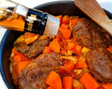 Foto del paso 5 de la receta: Carrilleras en salsa de calabaza y setas