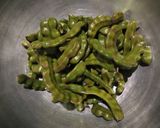 รูปขั้นตอนการทำที่ 2 ของ เครื่องจิ้ม: น้ำพริกมะขามอ่อนผัดใส่หมูสับ