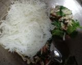 Foto langkah ke 4 dari resep Mihun goreng ala ibu imah.