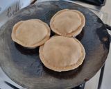 A picture of step 4 of Paneer and vegetable pockets.