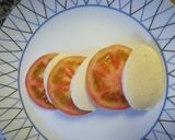 Foto del paso 1 de la receta: Tomates con mozzarella y albahaca fresca