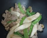 รูปขั้นตอนการทำที่ 3 ของ ผัดผักรวมหมูสับ เมนูเคลียร์ตู้เย็น