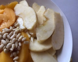 Foto del paso 2 de la receta: Hojaldre de frutas, piñones y limón confitado, sobre crema pastelera