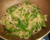 รูปขั้นตอนการทำที่ 3 ของ สปาเก็ตตี้หอยลายพริกหวาน