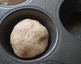 Foto del paso 5 de la receta: Bollitos de harina integral con queso y cantimpalo