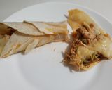 Foto del paso 2 de la receta: Taco 🌮 de pechuga de pollo, salsa bechamel y queso