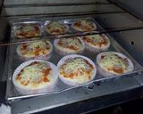 Foto langkah ke 12 dari resep Pizza mini simple.