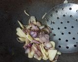 Foto langkah ke 2 dari resep Telur Ceplok Kuah Kecap.
