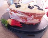 Foto del passaggio 1 della ricetta Naked cake con crema chantilly, fragole e mirtilli