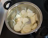 Foto del paso 2 de la receta: Alcachofas con patata al limón