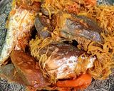 Hình bước làm 4 của món Cá nục tròn kho chuối xanh và củ cải khô