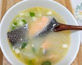 奶油洋蔥鮭魚味增湯的食譜步驟4照片