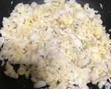 Foto del paso 2 de la receta Tortillitas de merluza y coliflor al horno