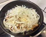 菇菇毛豆滑蛋親子丼的食譜步驟3照片