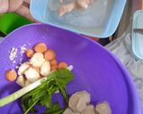 Foto langkah ke 1 dari resep Sop anak sederhana.