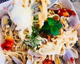 Hình bước làm 3 của món Mỳ Ý với sò lụa sốt bơ, chanh