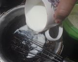 A picture of step 2 of 7 spoon unique cake.