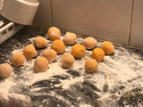Ñoquis de batata rellenos con muzzarella y salsa bolognesa
