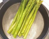Foto langkah ke 1 dari resep Asparagus with salted egg sauce.