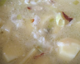 Foto del paso 3 de la receta: Bacalao con guisantes y huevo poché