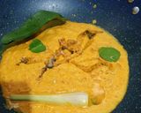 Foto langkah ke 2 dari resep Kari ayam bumbu kuning.
